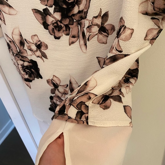 Dynamite Floral Short Sleeved Blouse - Picture 3 of 5